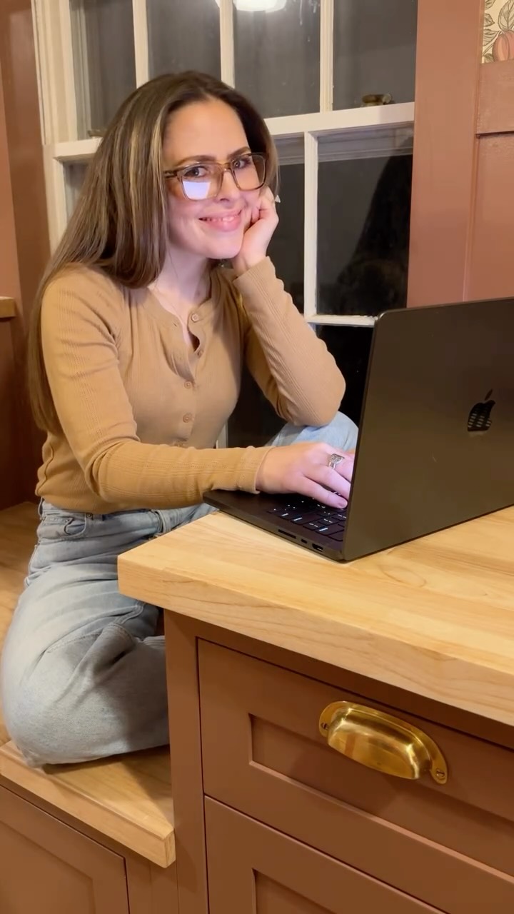 Instagram post by @dresscorilynn for Stoggles. Caption reads: [...] at a saw isn’t enough. Who knew?
@Stoggles....