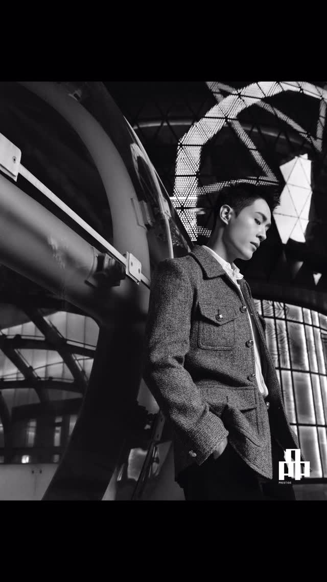 Instagram post by @tylertennn for LOEWE. Caption reads: 《品》九月号双封面聚焦两位潜力之星——张哲通 @zetongteoh 与邓伟德....