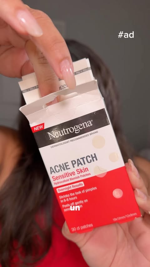 Instagram post by @by.danielagonza for Neutrogena. Caption reads: [...] want to have around 👀 I tried the....