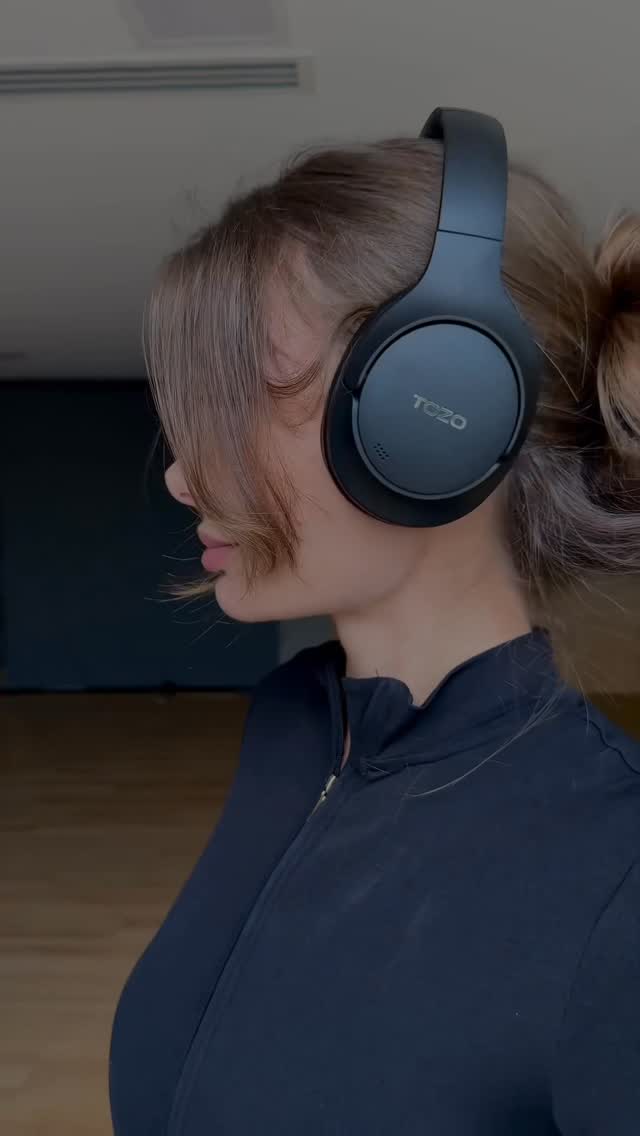 Instagram post by @mariam___pavliashvili for TOZOSTORE. Caption reads: love them 🎧❤️#collab #creator #gymlife #shooting....