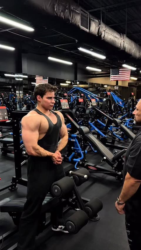 Instagram post by @axelmguerra for Evogen Nutrition. Caption reads: Pequeño check con el coach, 2026 definiremos....