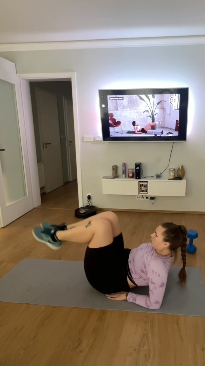 Instagram post by @anna_kratoskova_ for Carnium Botanicals Česko. Caption reads: Sleva 15% na @carniumbotanicals_cz s kódem....