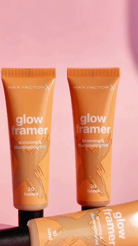 Instagram post by @dajana_tepsic for Buzzador. Caption reads: [...] #glowframer #frameyourglow....