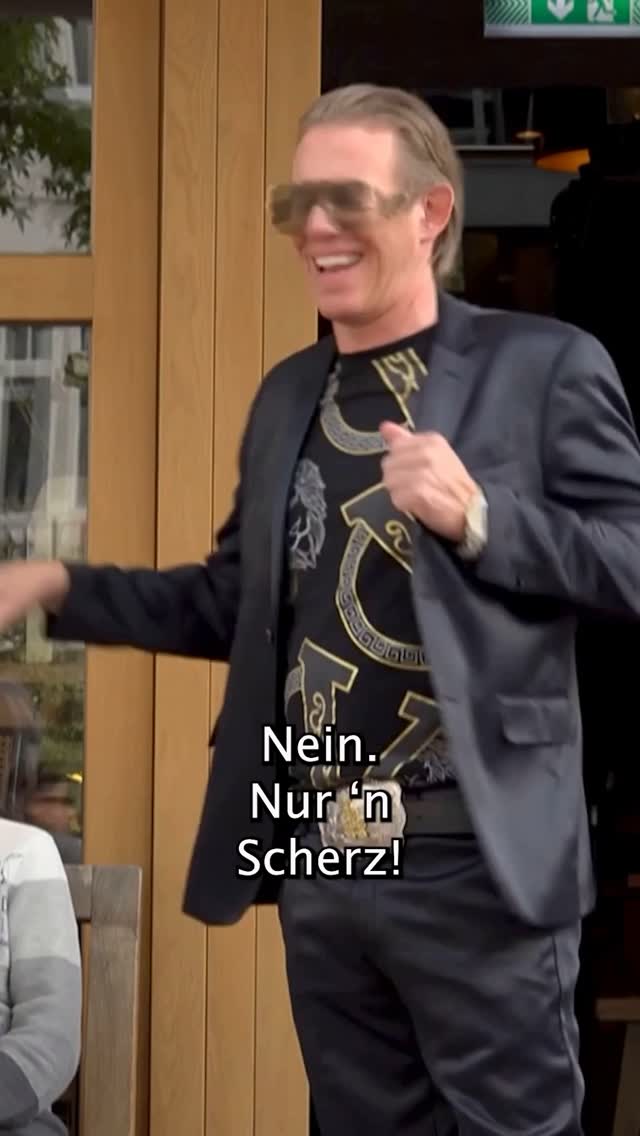 Instagram post by @simon_gosejohann_ for Joyn. Caption reads: Why keine bedingungslose Liebe 2....