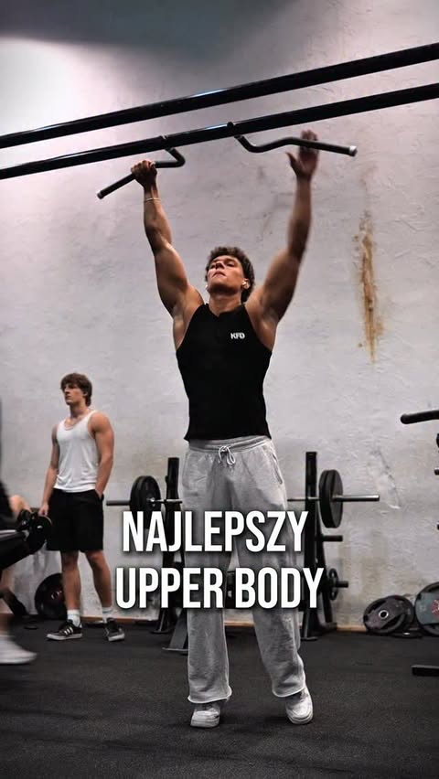 Instagram post by @einarkrawczyk for KFD. Caption reads: Mój Upper… kod EINAR na @kfdnutrition / FREE plany....