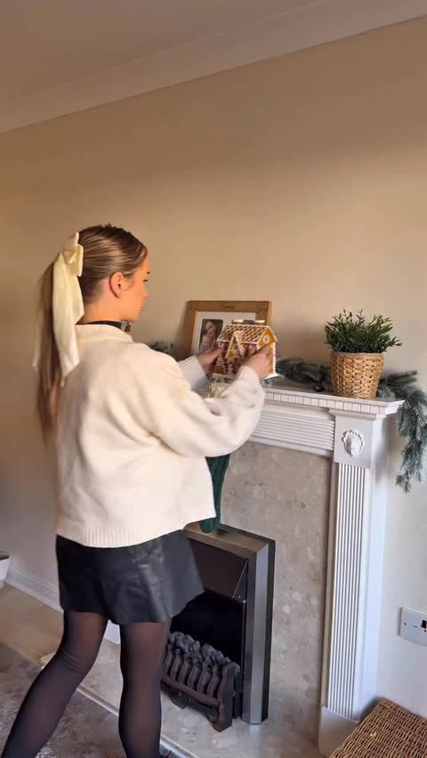 Instagram post by @daisyrichmonnd for Wonderbly. Caption reads: [...] Christmas books for my kids with Wonderbly....