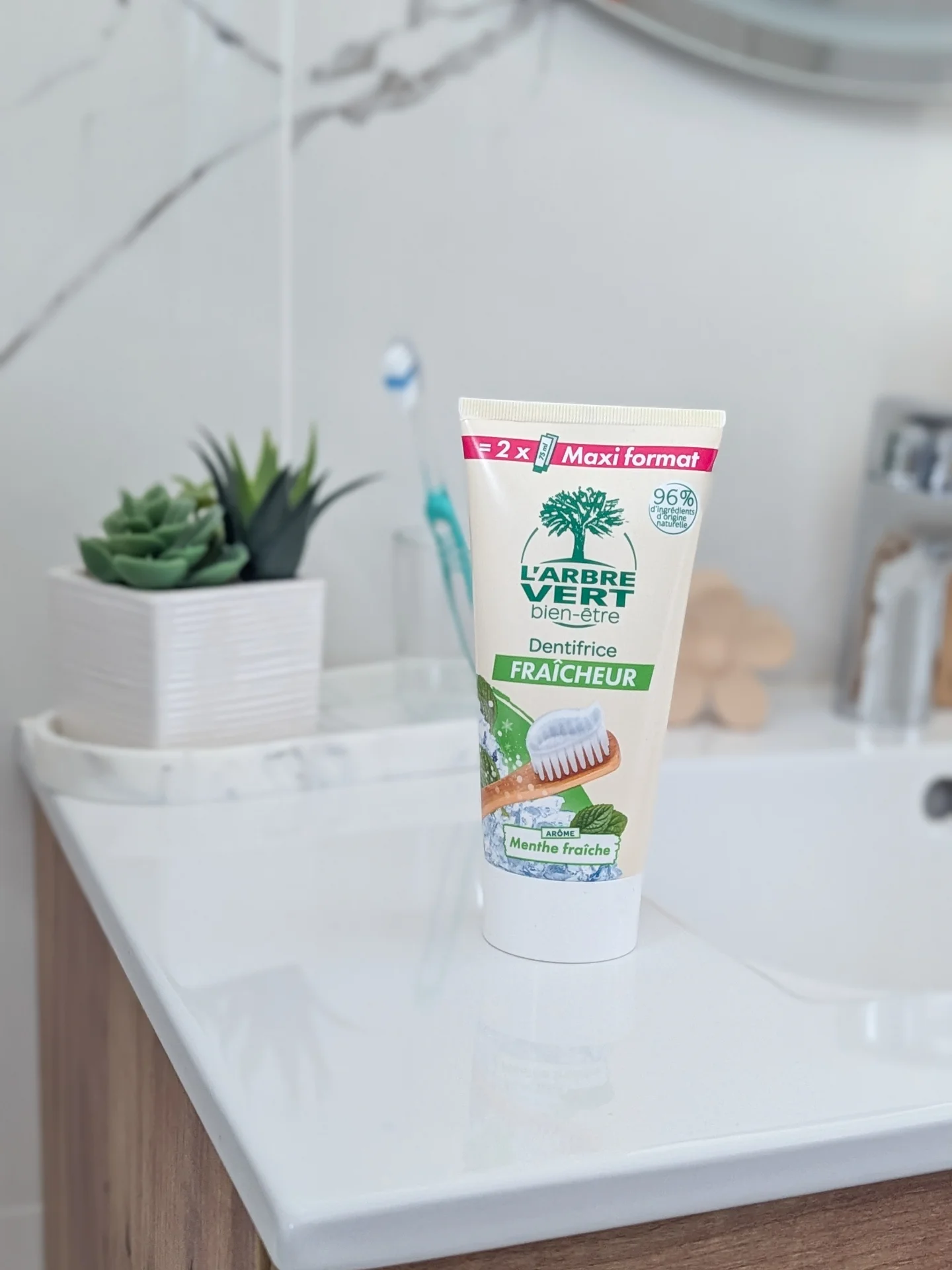 Instagram post by @moncocon__ for FeedGood. Caption reads: ' Notre allié fraîcheur du matin 💚...

 À la....