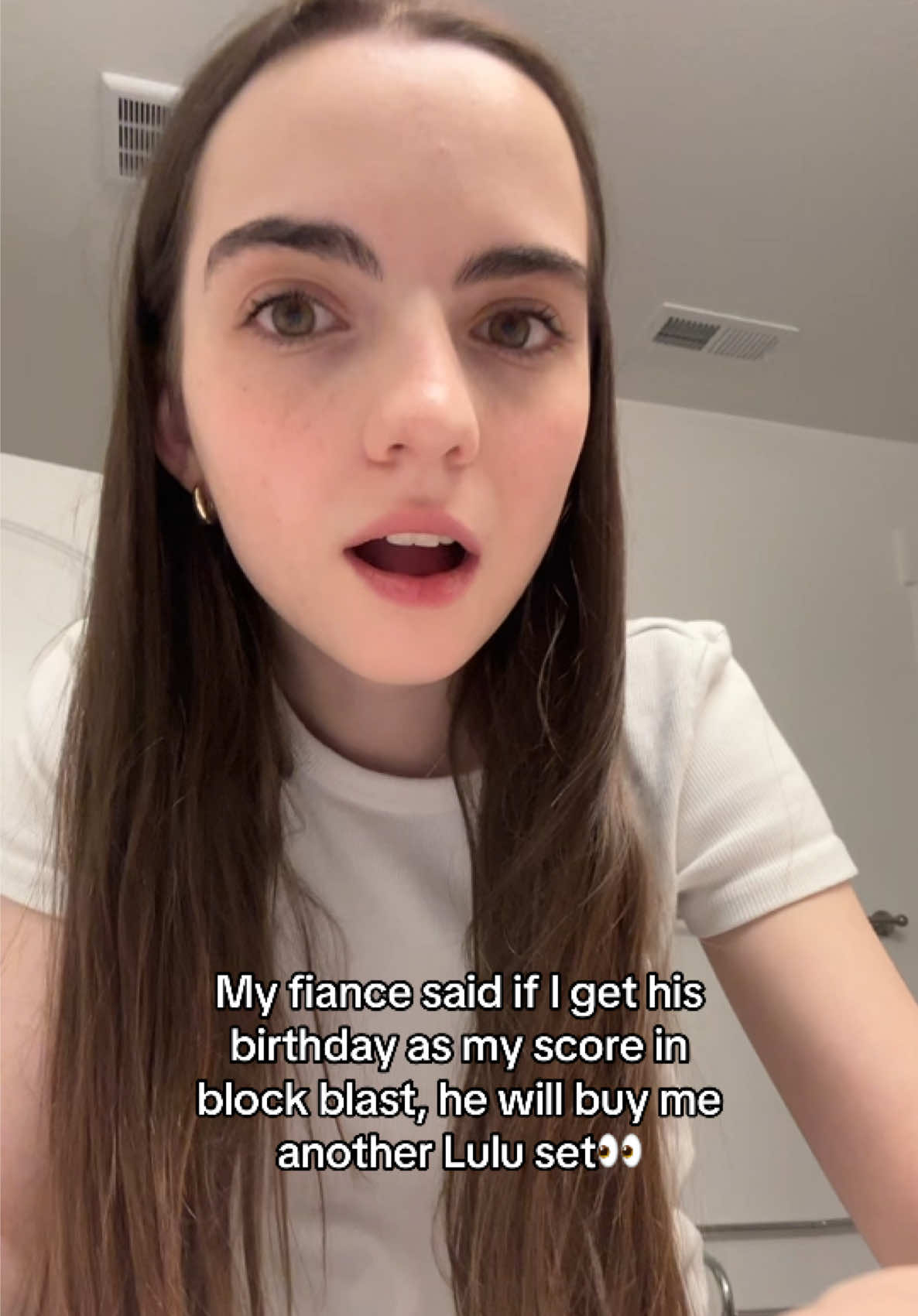 TikTok post by @bellaxreason for Block Blast. Caption reads: [...] score? Can you get your bday?👀💕....