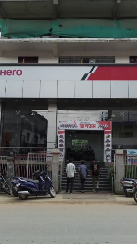Instagram post by @akhilbahi2 for Hero MotoCorp. Caption reads: Wait for end 

Jodi toder ke bike lite mon ase toh....