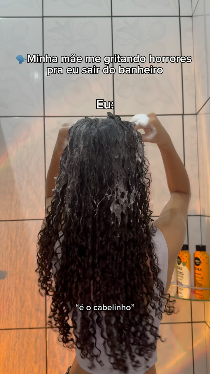 Instagram post by @loresharke for Salon Line. Caption reads: Bem assim😂

#salonline #onesl @salonlinebrasil.