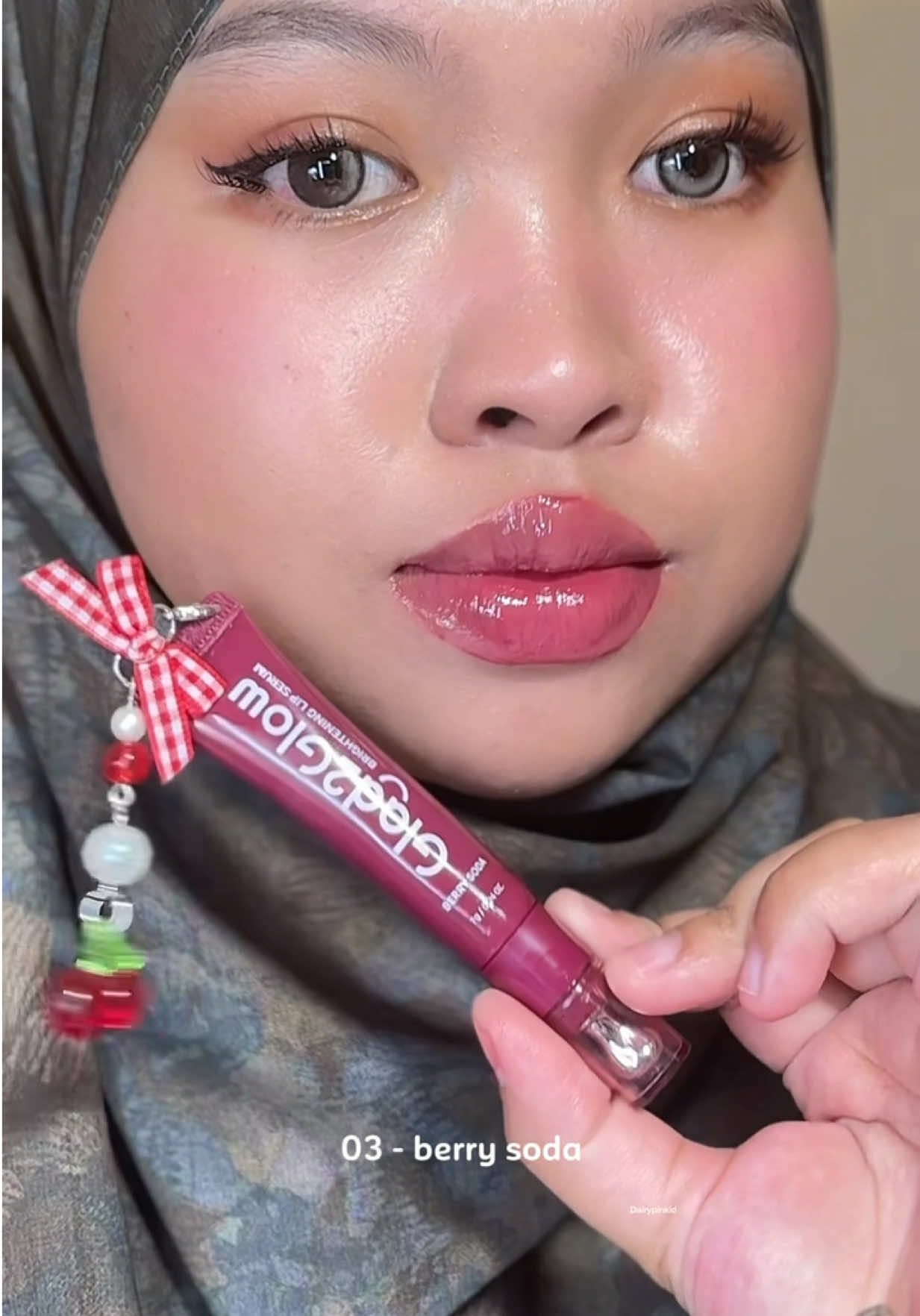 TikTok post by @dairypinkid for Glad2Glow Indonesia. Caption reads: Swatch all shades glad2glow g2g lip serum plis....