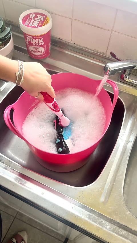 Instagram post by an influencer for The Pink Stuff. Caption reads: [...] #cleaningtips #thepinkstuff #footballmum....