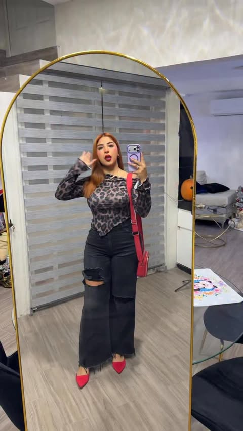 Instagram post by @melany.palacios01 for SHEIN. Caption reads: Mi blusa de SHEIN❤️
🔍 Busca 7L9NJ para comprar....