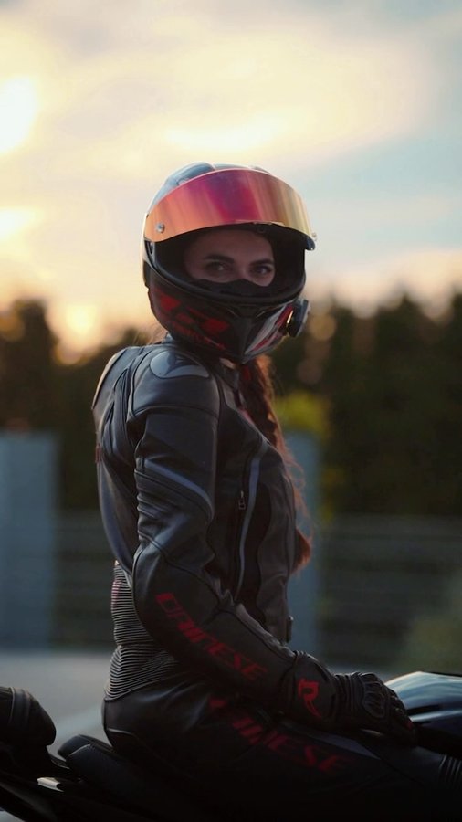 Instagram post by @donnaschins for ABS Fairings. Caption reads: [...] 🫶🏻

@cardosystems (Donna....