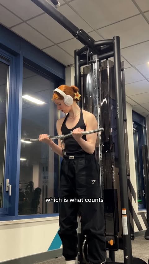 Instagram post by @sophiereidfit for RENPHO. Caption reads: [...] change in fat mass and muscle mass over time....