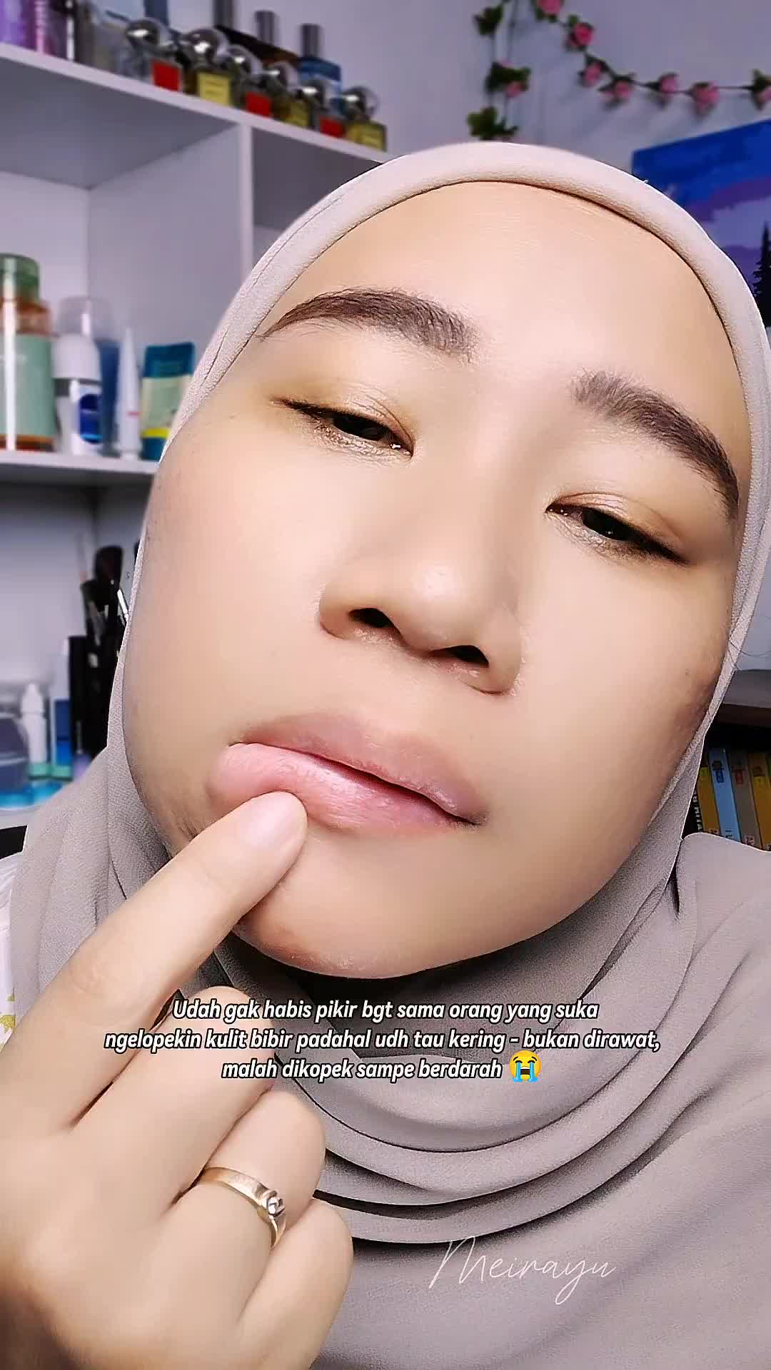 TikTok post by @meirayu2 for Kezia Beauty. Caption reads: Cuma pake lip serum dari @keziabeautyofficial....