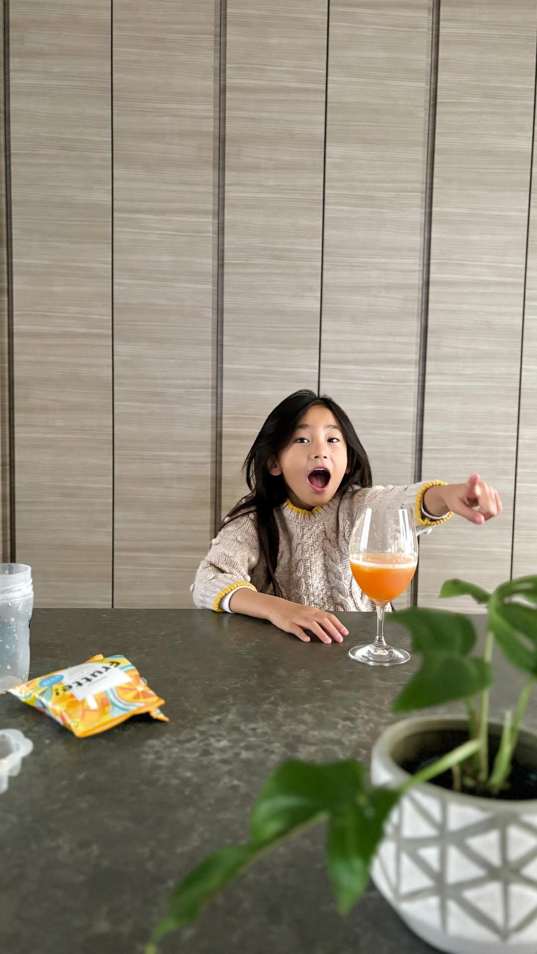 Instagram post by @sanakoharada for Suntory. Caption reads: 性格が真逆だけど（せっかちvsマイペース）仲良しのアマネとスムージー作ったよ🫶

お互いのペースは....