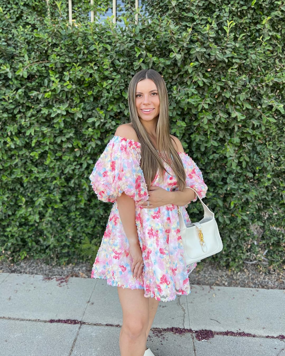Instagram post by @mariiahperez for shoppinkblush.com. Caption reads: ✨27✨ 
•
•
#bumpstyle #stylemybump....
