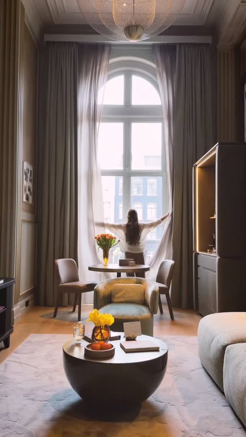 Instagram post by @chelseakauai for American Express. Caption reads: [...] Fine Hotels + Resorts®, eligible American....