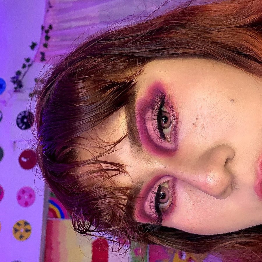 Instagram post by @vanebglez for DECIEM. Caption reads: [...] @fourthraybeauty Turmeric Milk 
@deciem....