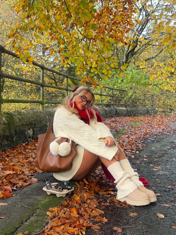 Instagram post by @katieedmondsona for THATSSOFETCH.COM.AU. Caption reads: Did someone say cosy?🪵 🧶 🧦 @thatssofetchau AD....