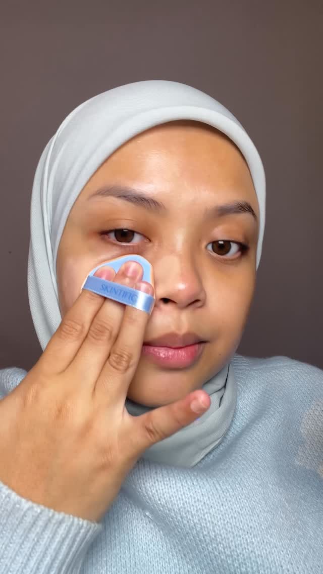 Instagram post by @reenduuu for Skintific. Caption reads: TIPS PAKAI CUSHION — Kenapa pakai cushion tapi....