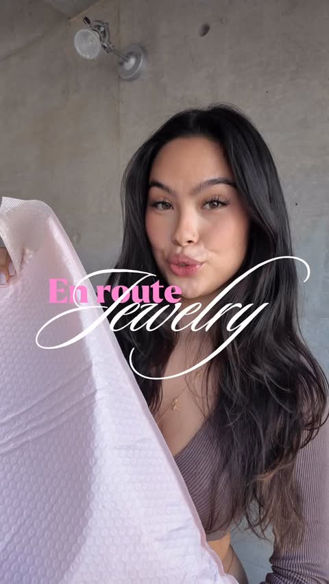 Instagram post by @aoiwat for En Route Jewelry. Caption reads: @enroutejewelry_ 
Christmas 20% off on the website....