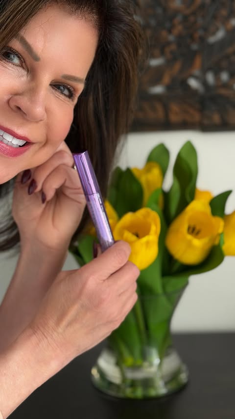 Instagram post by @gwenliveswell for Fièra Cosmetics. Caption reads: A mascara made for women 40+ ✨ It lifts,....