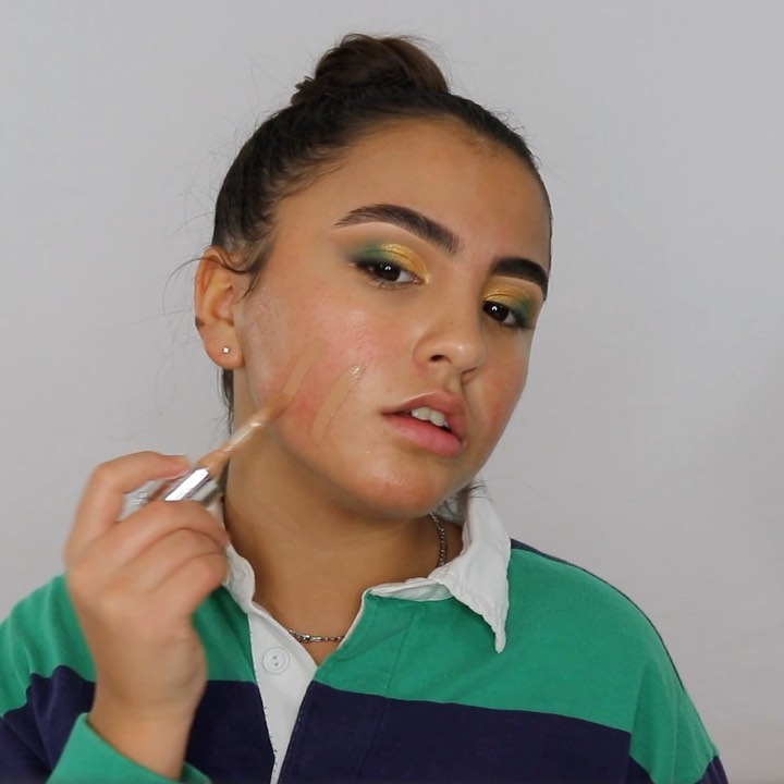 Instagram post by @zoeapple_ for Avant Skincare. Caption reads: [...] highlight palette 🌾 @avantskincare face &....