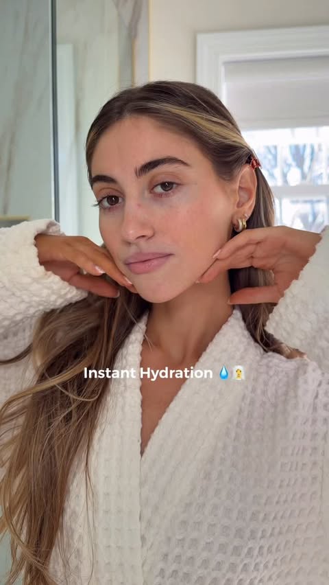 Instagram post by @samanthaarandazzo for DIME Beauty. Caption reads: [...] craving that instant hydration- and....