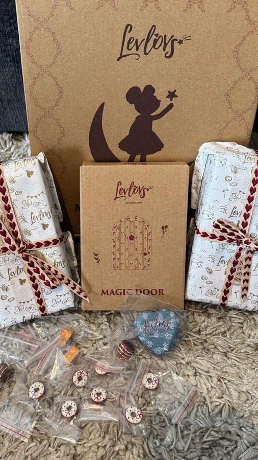 Instagram post by @xlaureneverson for Levlovs. Caption reads: Completely enchanted by the little mouse on the....