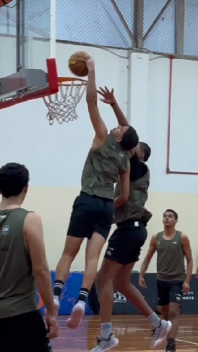 Instagram post by @fernando_hugo10 for Under Armour. Caption reads: NBB ELITE CAMP 
uma semana de muito treino e....