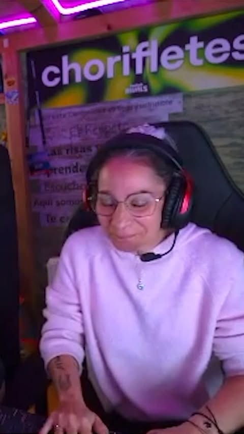 Instagram post by @chorifletes for HyperX. Caption reads: [...] #fortniteespaña #chorifletes @hyperxspain.
