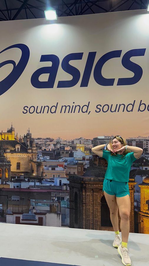 Instagram post by @parismasters for Veloforte. Caption reads: let’s run @maratondesevilla 🪭🌞👟🌟🇪🇸 

my....