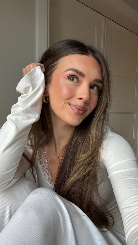 Instagram post by @amelie_weissenberger for CAIA Cosmetics. Caption reads: Werbung// frequently asked - my glowy make up 🌟♥️....