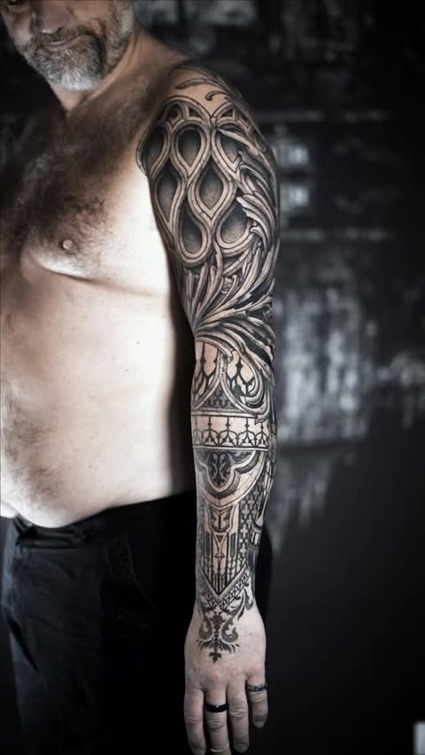 Instagram post by @lahhel for Fkirons. Caption reads: [...] 🖤🖋️
.
.
.
Huge thanks to my sponsors:....