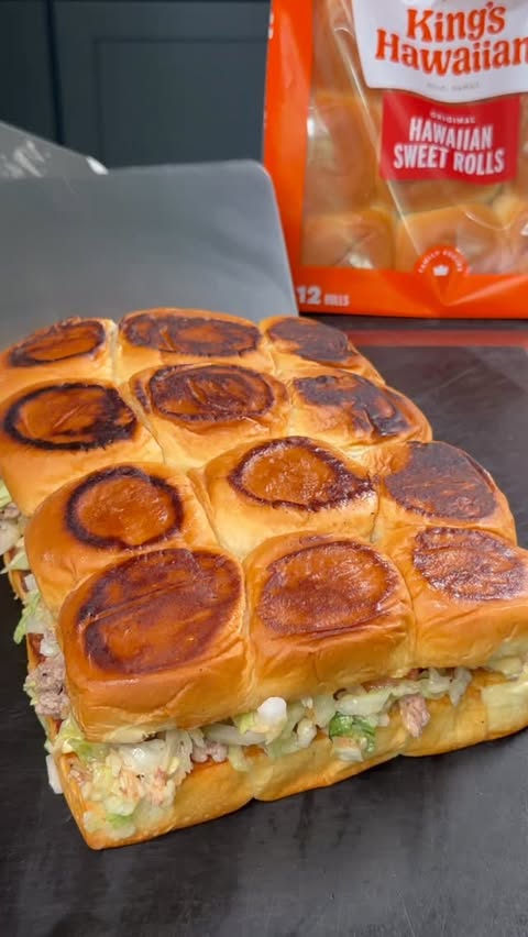 Instagram post by @grillnation for KING'S HAWAIIAN. Caption reads: [...] cheese all stacked on the softest....