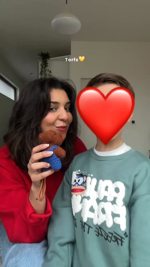 Instagram post by @sarahmouhamou for TORFS. Caption reads: [...] 🥰 

Publiciteit | Deze leuke Torfs-beertjes....