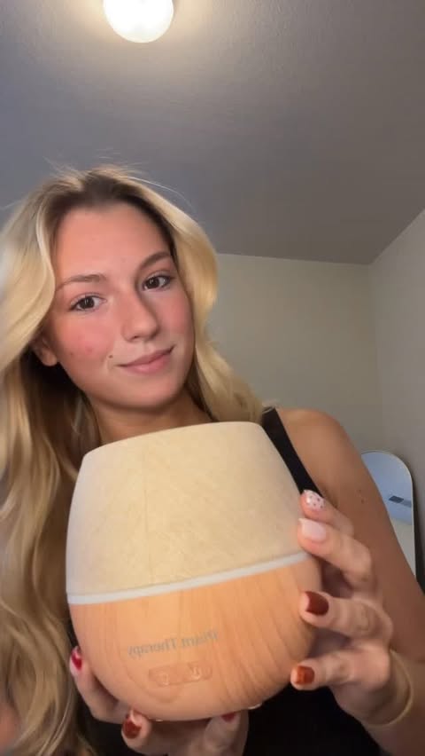 Instagram post by @zoealexandra512 for Plant Therapy. Caption reads: [...] Christmas spirit to my room with the....