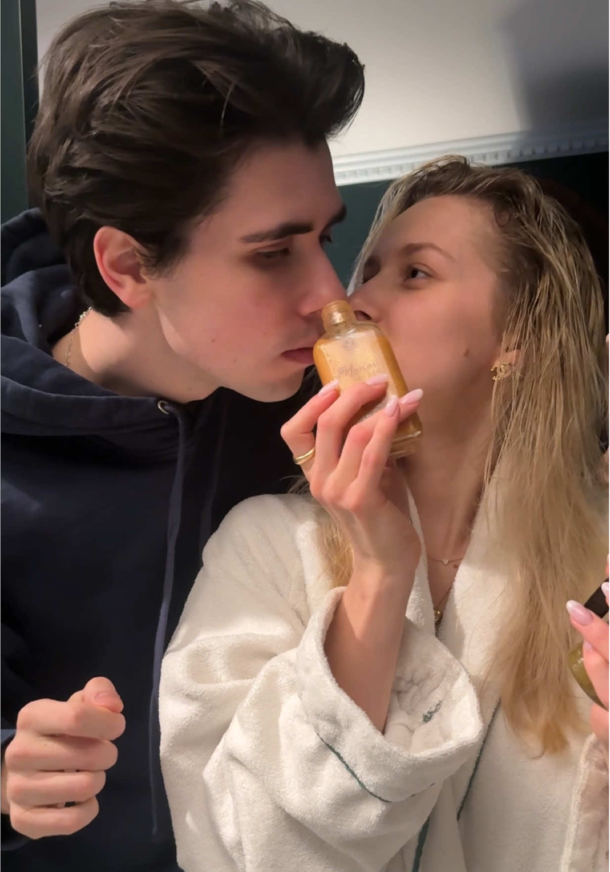 TikTok post by @oliwiamisztal for Yves Rocher. Caption reads: GRWM Miami Beach edition 🥹   @Yves Rocher Polska....