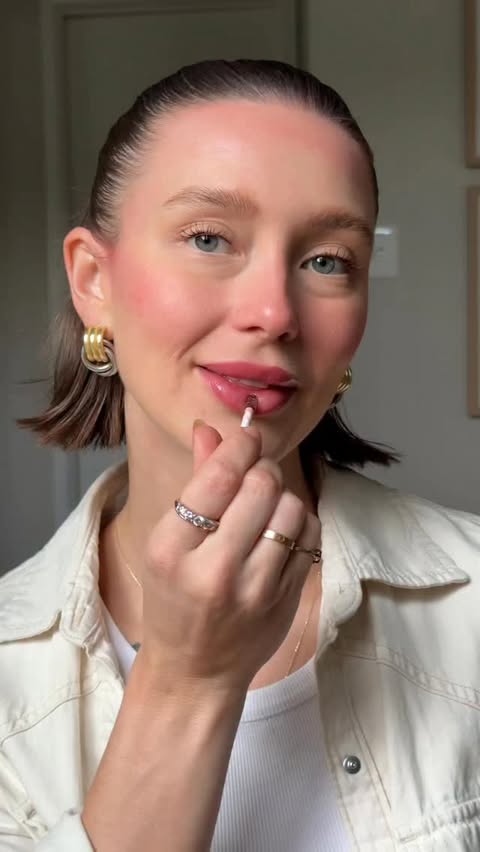 Instagram post by @laureise for Lake & Skye. Caption reads: I love a new scent and I love love 💘 Let it pull....