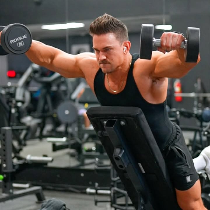 Instagram post by @abelalbonetti for Muscletech. Caption reads: 🔥HUGE CHEST & SHOULDER WORKOUT🔥

✔️Swipe left to....
