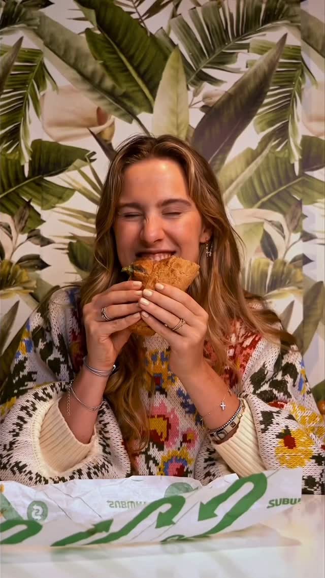Instagram post by @sophiacitdaily for Subway. Caption reads: Tem dias que a gente só quer comer bem sem nem....