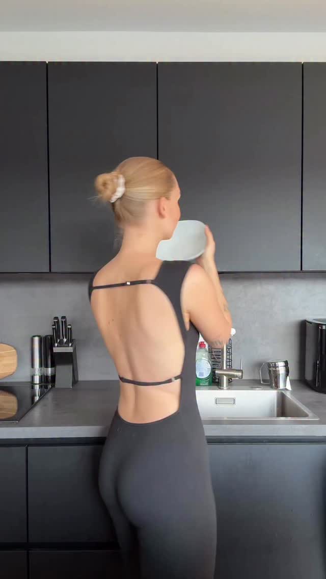 Instagram post by @theresakirchnerr for More Nutrition. Caption reads: Anzeige • Aktuell gibt es bis zu 50% bei....