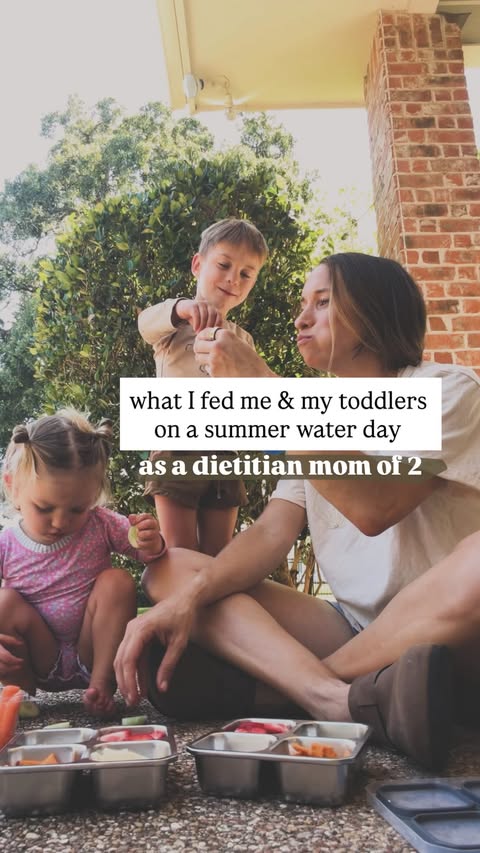 Instagram post by @toddlerdietitiantiff for Once Upon a Farm. Caption reads: [...] smoothie melts or popsicles, bc no....