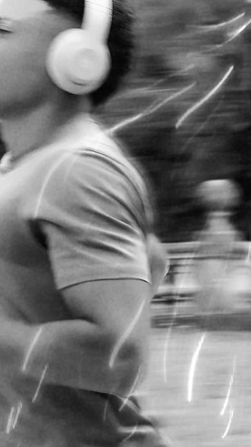 Instagram post by @zarruecos for Montirex. Caption reads: 🏃🏽‍♂️💨
grwm with @montirex 
collaboration....