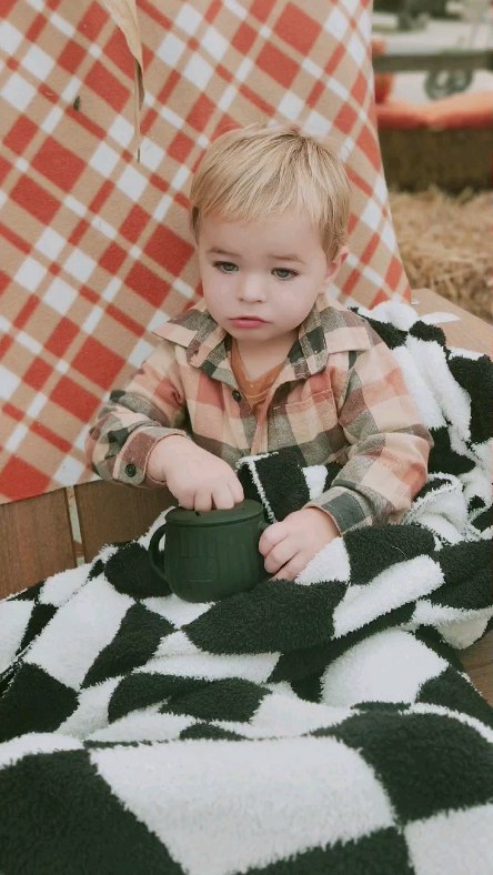 Instagram post by @rivers.andreas for Calla & Friends. Caption reads: #FallVibes 🍂🍁 It's that time of year when....
