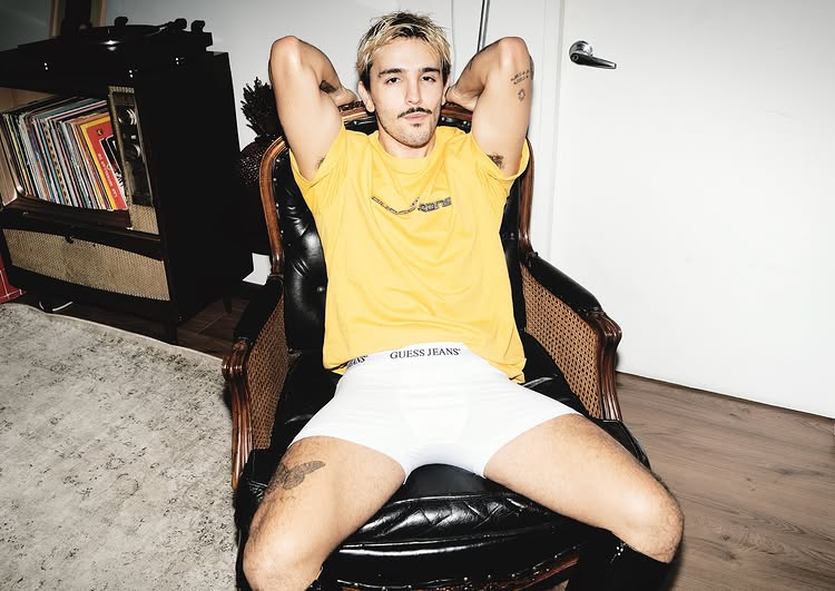 Instagram post by @juanpagordoa for GUESS. Caption reads: all i want for christmas is @guessmexico 🌲

📸:....