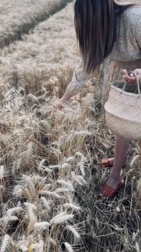 Instagram post by @setareeazizi for mymuesli. Caption reads: [...] برای رد شدن از این روز ببال 🤍 Danke....