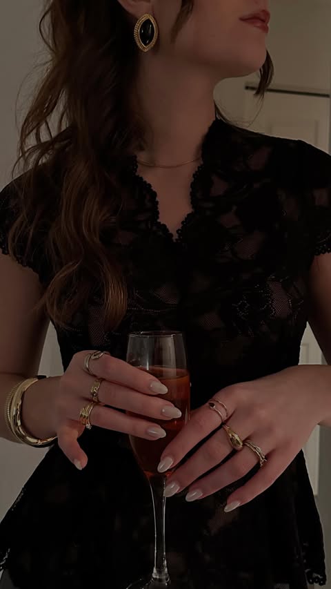 Instagram post by @sophia.berk for Suzy Shier. Caption reads: [...] new year ✨ 1-4 which look is ur fav?....